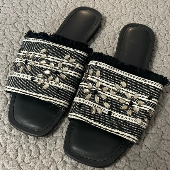 Simply Vera Wang rhinestone slip on sandals‎ - Picture 1 of 6